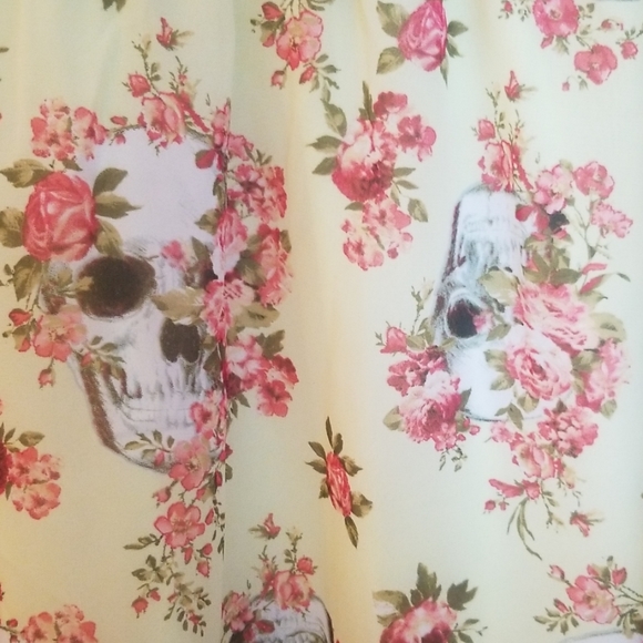 Skulls & Roses high-low button down dress - Picture 4 of 6